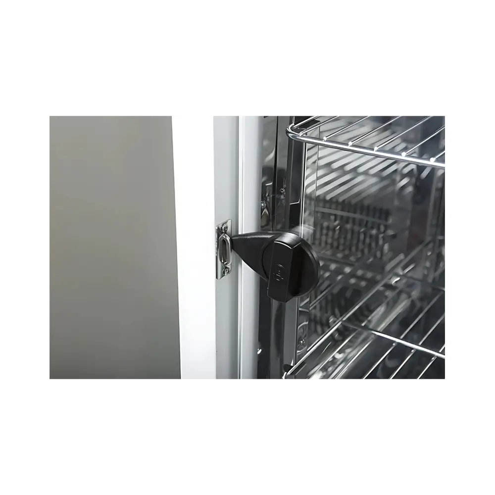 Incubator with bottom air ventilation